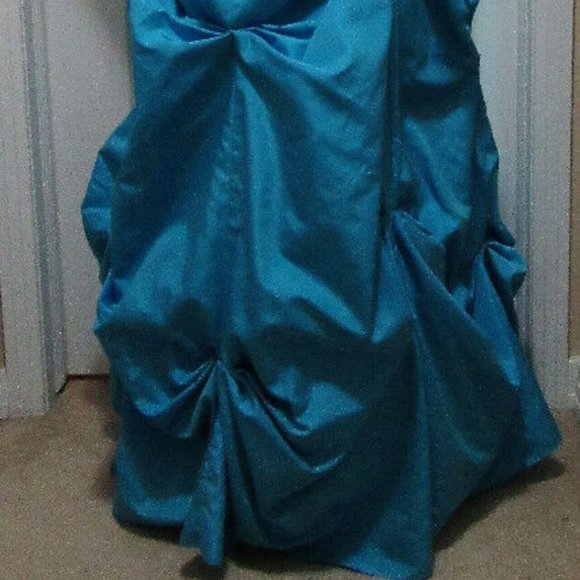 NEW gown beautiful Size ladies 7 Grad or other - Picture 7 of 9